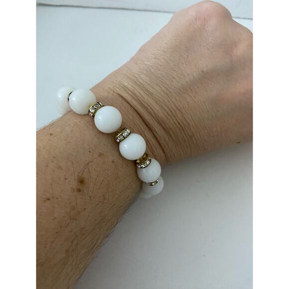 white bead bracelet - Picture 1 of 4